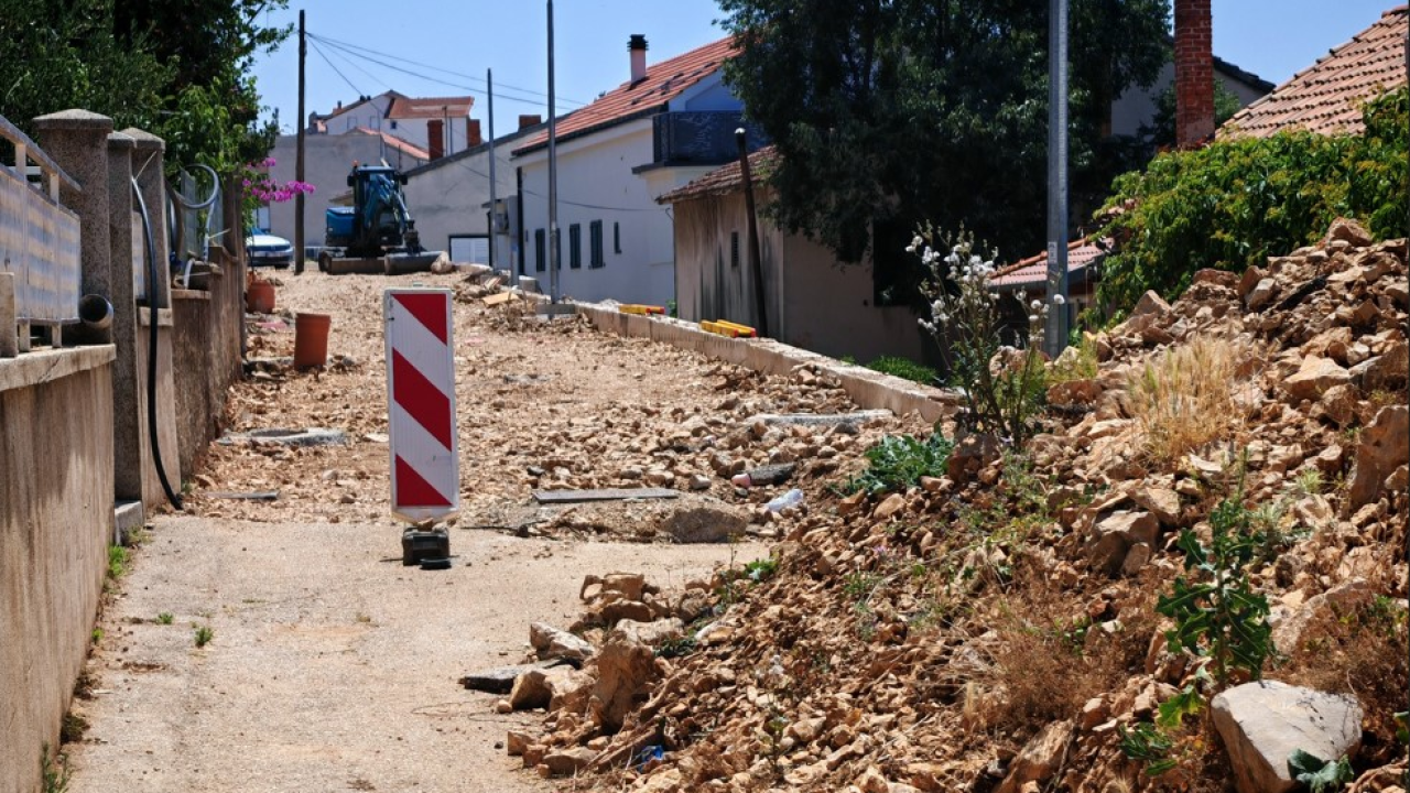 Rendićeva raskopana, radovi stali, ogorčeni stanari bez vode... 'Zapelo' na Javnoj nabavi