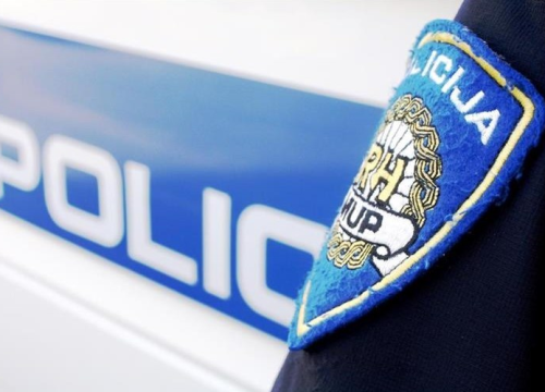 Požar u drniškoj tvornici: Lakše ozlijeđen radnik, šteta još nije procijenjena