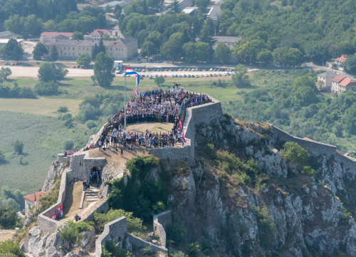 Predsjednik županijske podružnice udruge Prvi hrvatski redarstvenik: 'Nije dobro umanjivati značaj krađe zastave s kninske tvrđave'
