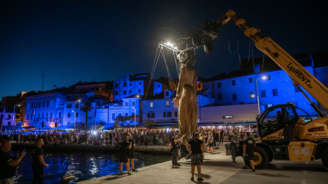 Nebo, zemlja i more spojili se na zatvaranju MDF-a, predstava neke oduševila, drugi tvrde da je primjerenija za Burning Man