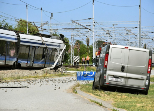 U naletu vlaka poginuo vozač kamiona, strojovođa teško ozlijeđen