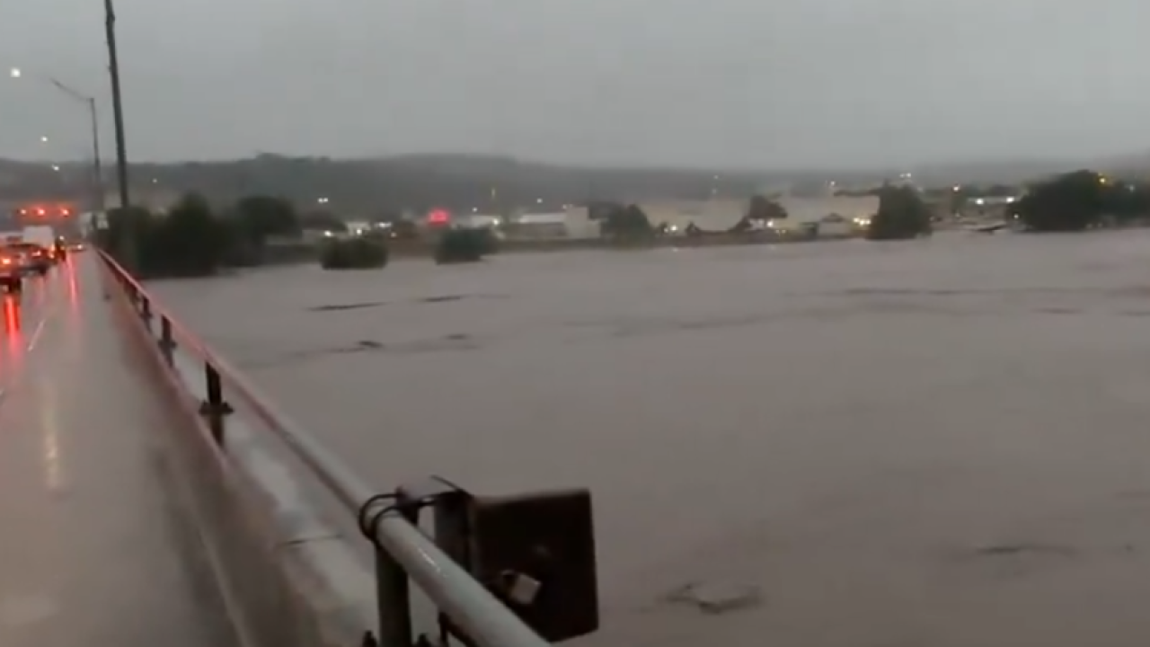 Najmanje 50 ljudi poginulo u poplavama u Teksasu, među njima i mnogo djece