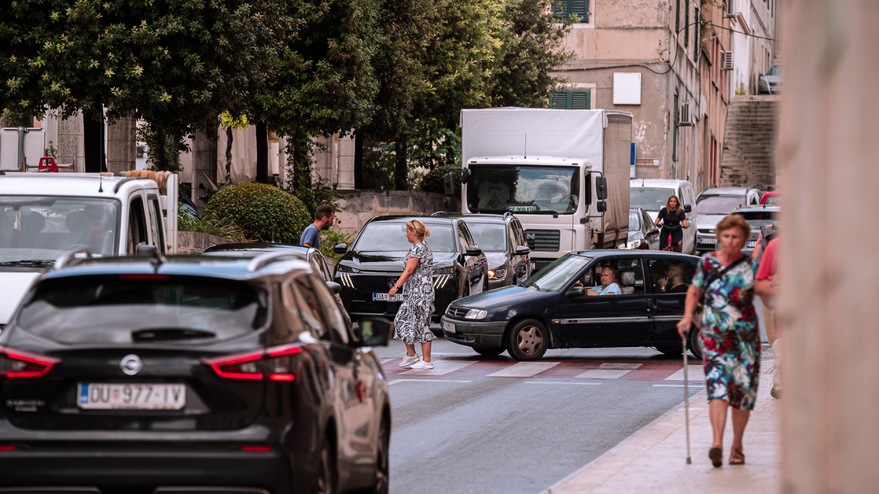 Nevera prohujala Šibenikom i napunila grad i ceste turistima
