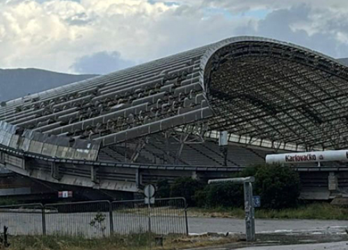 Splitom protutnjalo snažno nevrijeme. Potpuni kaos na ulicama i u trajektnoj luci