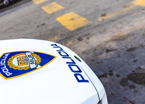 Mladić (26) pod utjecajem alkohola kod Bribira sletio s ceste. Tri osobe ozlijeđene