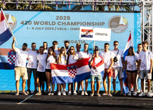 Jedriličarka Vala Kiara Radnić sa splitskom kolegicom sudjelovala na Svjetskom prvenstvu