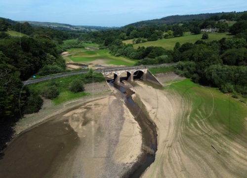 Teška suša pogodila Englesku, zabrana korištenja vode za bazene i polijevanje