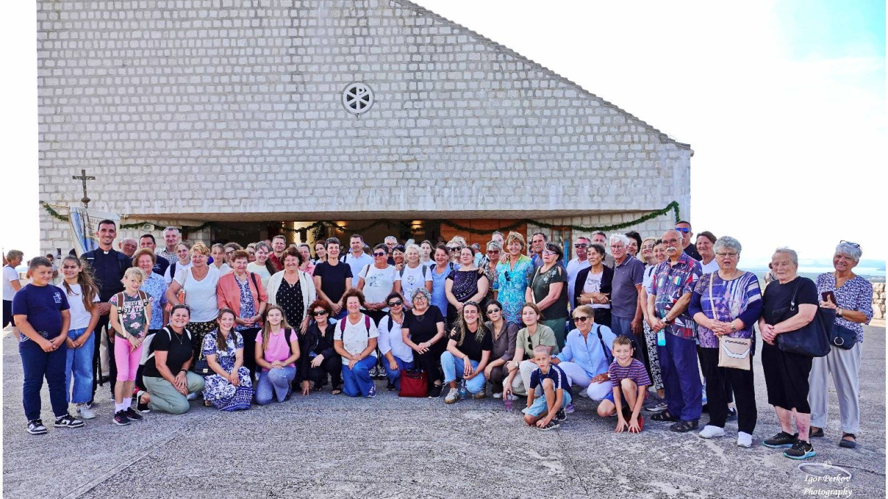 Vjernici župe Tribunj povodom blagdana Gospe Karmelske hodočastili na Okit