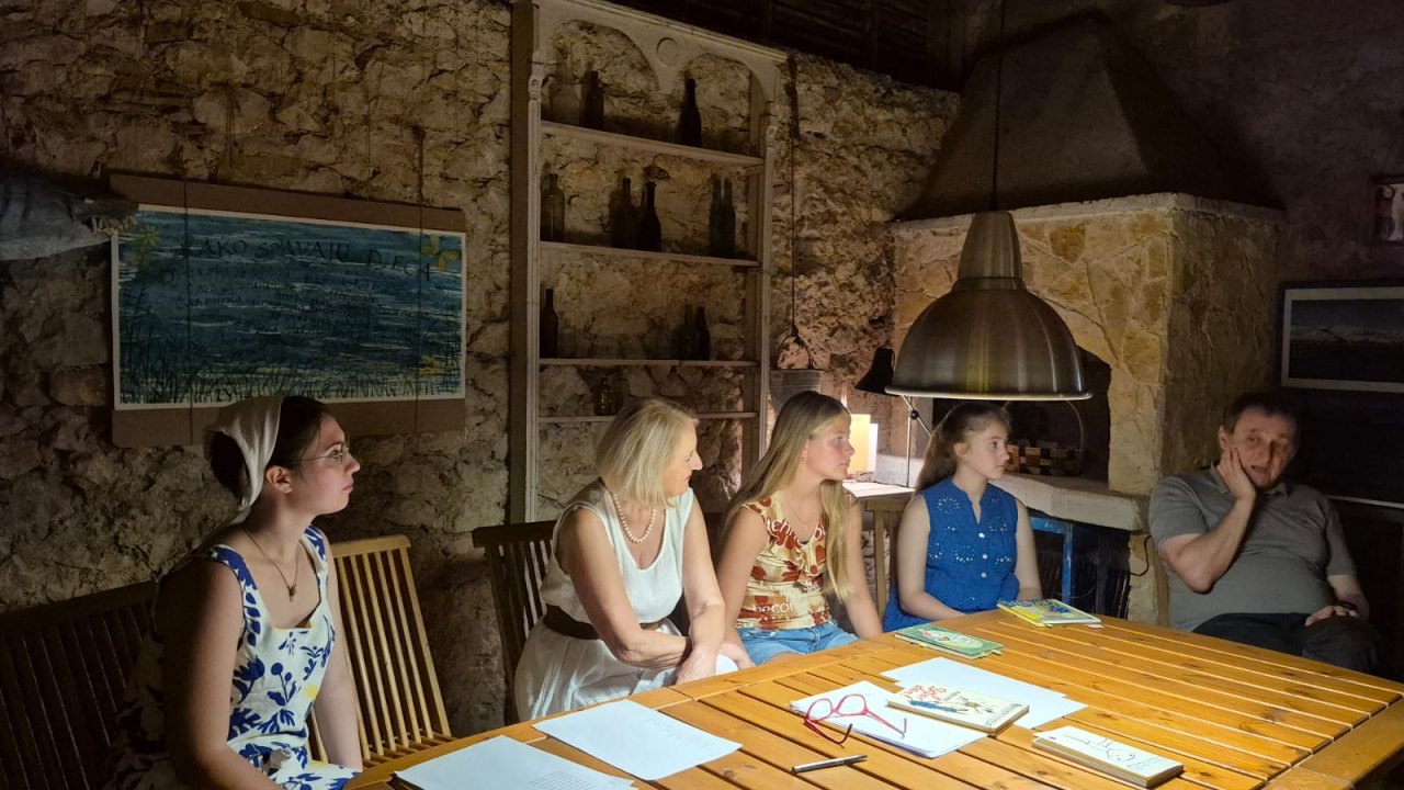 Mladi Šibenčani predstavili projekt 'Povratak plemenite periske' na Danima Mladena Kušeca u Novalji