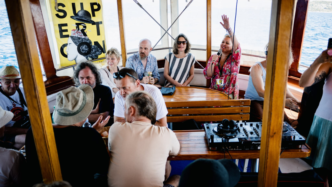 Supertoon dosegnuo svoju polovicu: Ekipa festivala zaplovila prema bajkovitoj obali