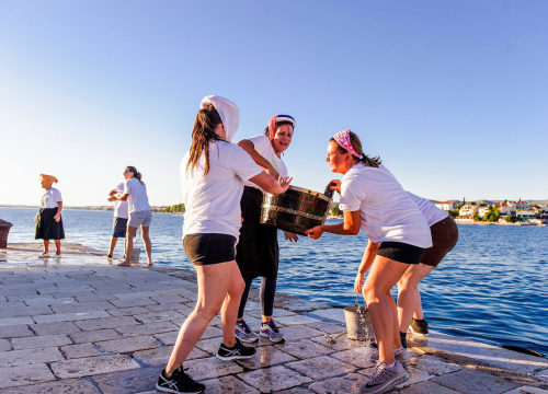 Na Krapnju tradicionalna proslava Gospe od anđela uz procesiju brodova oko otoka