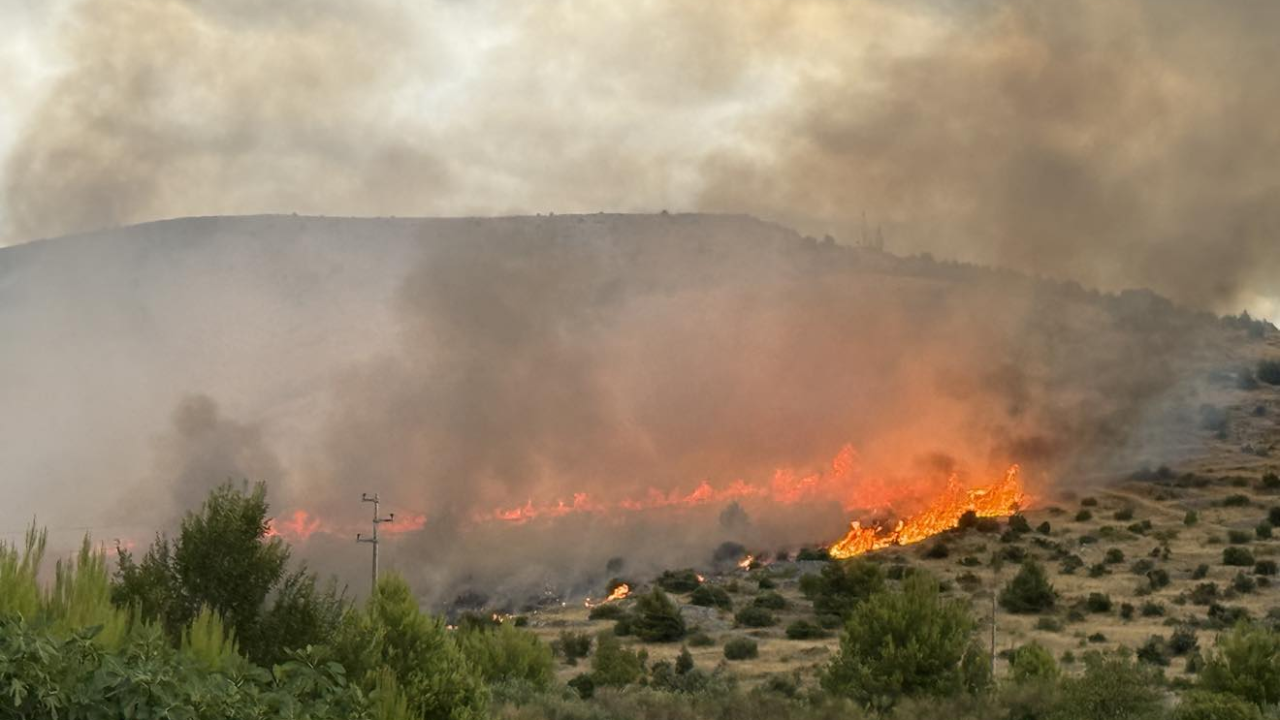 Nevrijeme na našem području: Udar groma prouzrokovao požare u Jasenovu i pokraj Vrsnog