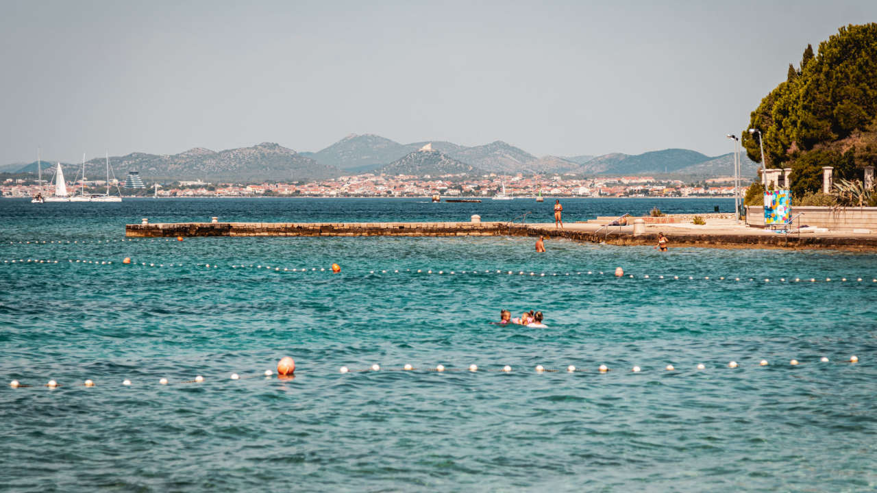 Bura napravila svoje i rashladila more. Najhladnije na potezu od Vodica do Šibenika