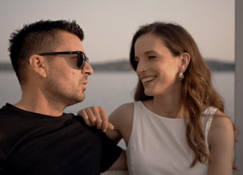 Supruge glavne zvijezde u spotu Borisa Oštrića, Branimira Bubice i klape Sebenico