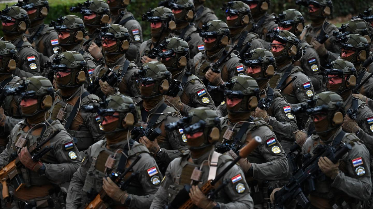 Počeo vojni mimohod povodom 30. obljetnice Oluje