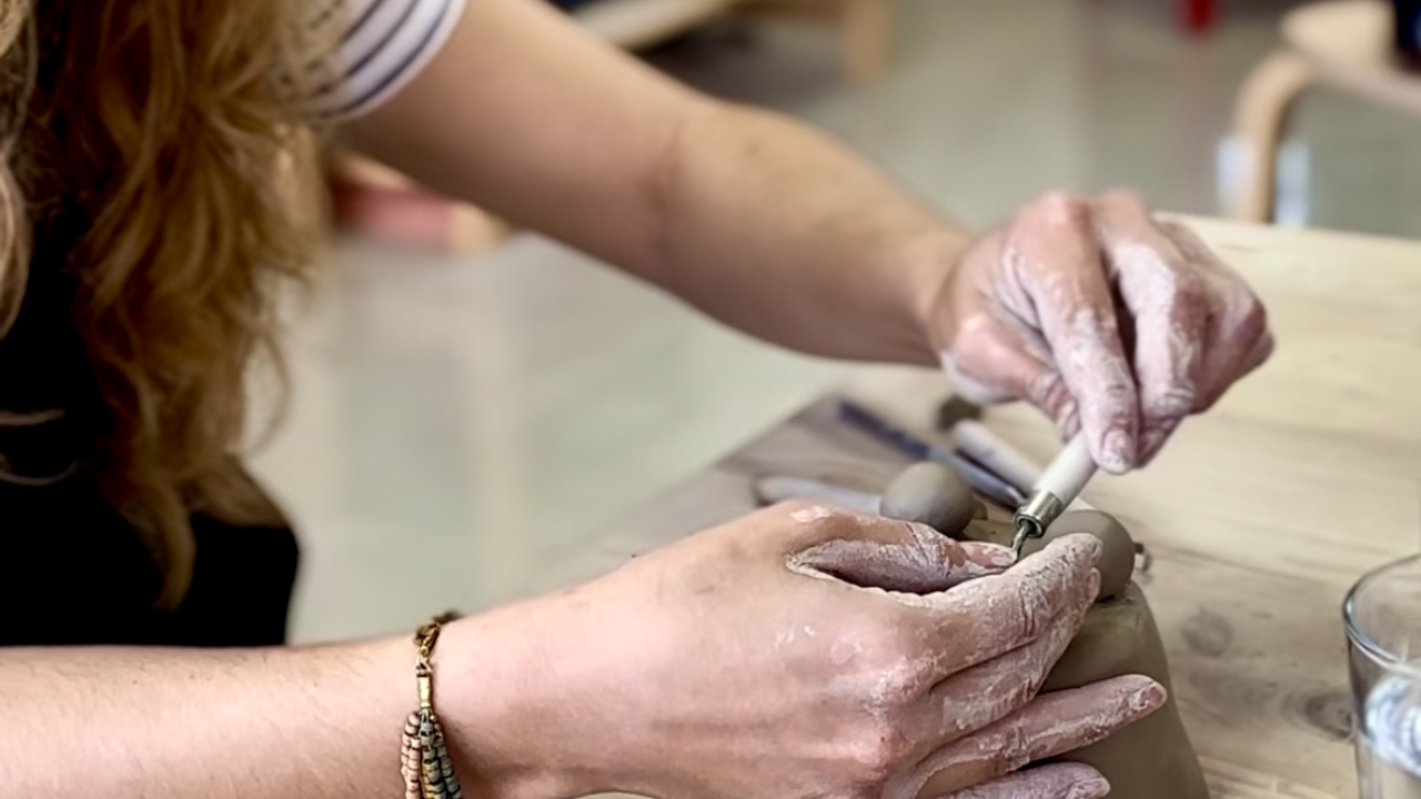 Vodičanke Rafaela i Ines prijateljice su i susjede, a zbog gline i poslovne partnerice