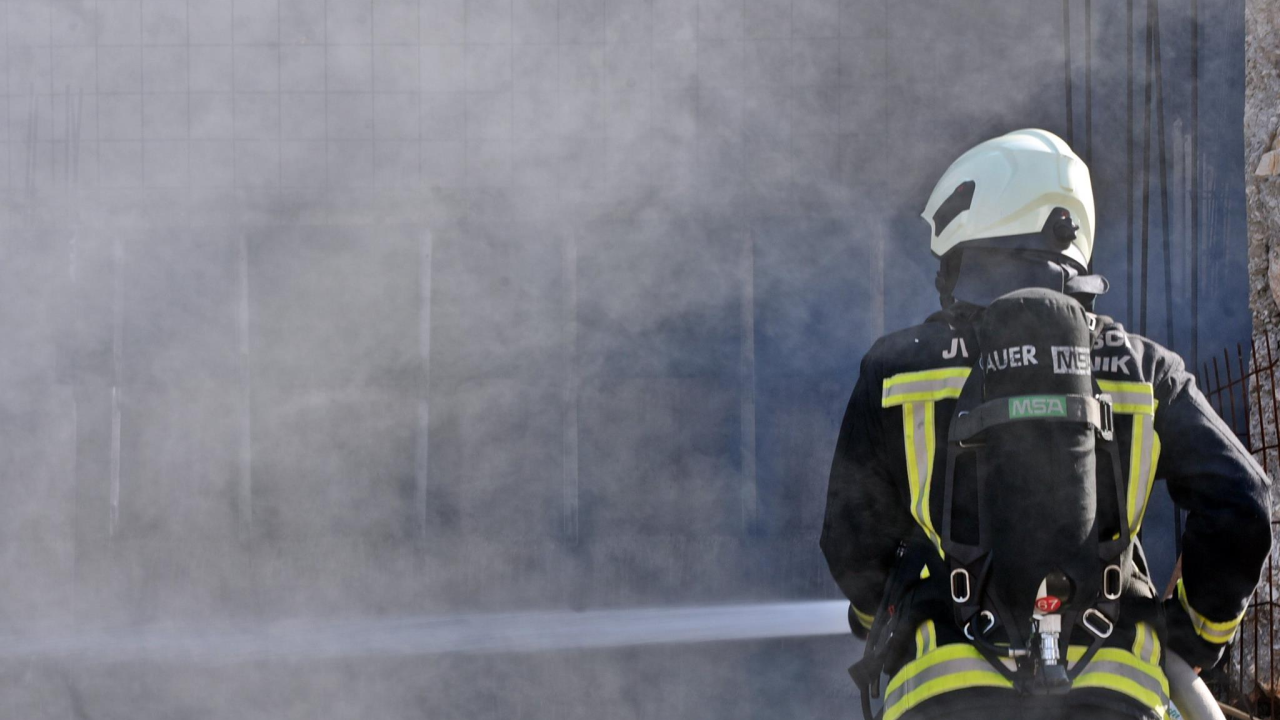 Jučer navečer gorjelo smeće na Podima