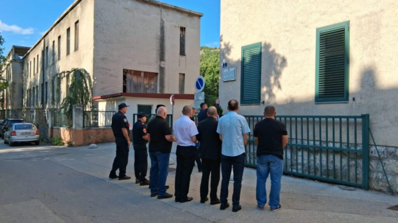 Polaganjem vijenaca u Kninu odana počast poginulim braniteljima Domovinskog rata