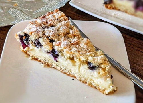 Savršen spoj prhkog i sočnog: Kolač s borovnicama koji osvaja na prvi zalogaj