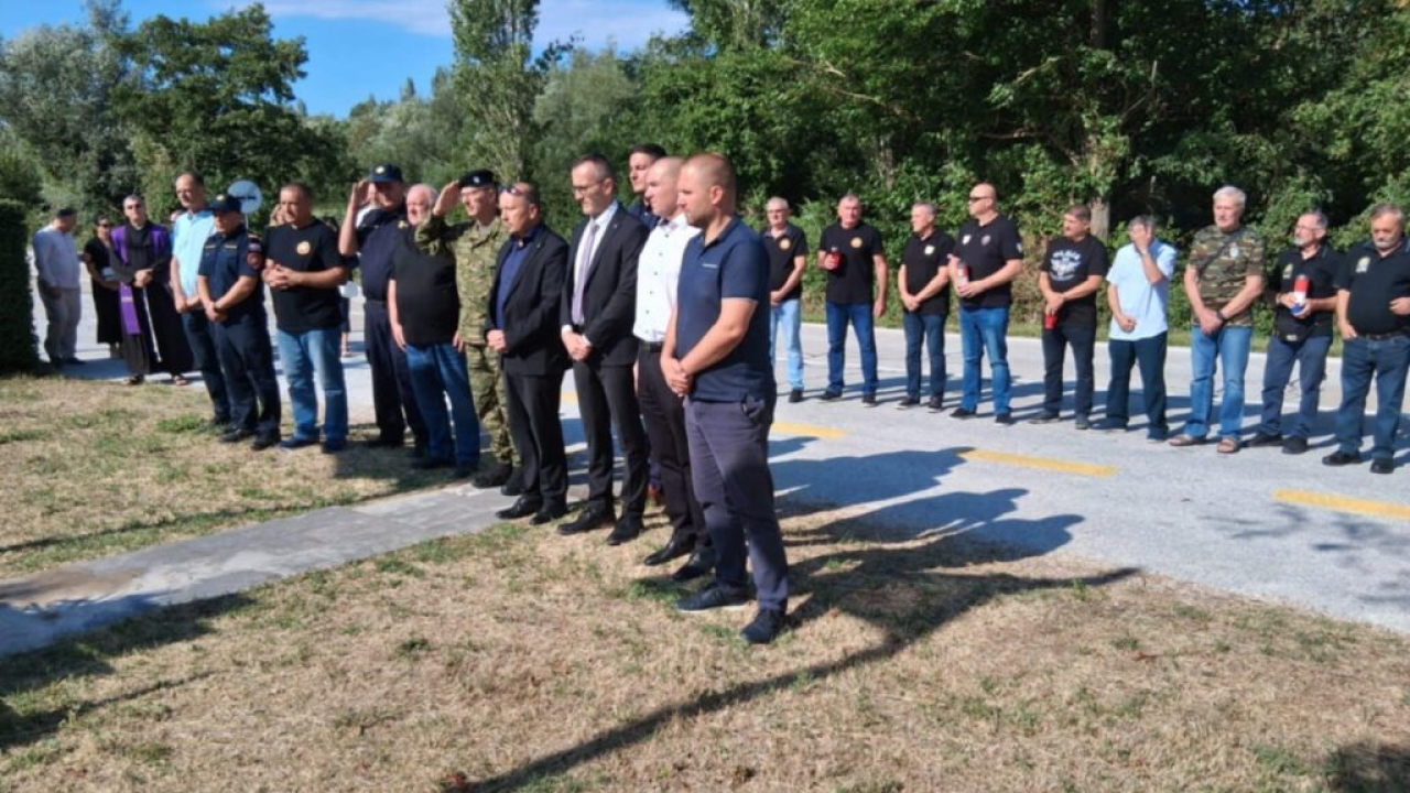 Polaganjem vijenaca u Kninu odana počast poginulim braniteljima Domovinskog rata