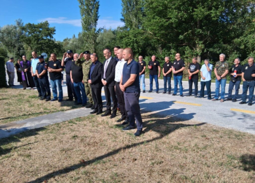 Polaganjem vijenaca u Kninu odana počast poginulim braniteljima Domovinskog rata