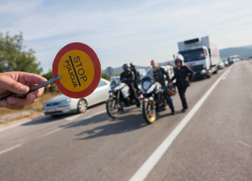 Dva muškarca pretrčavala autocestu, poginula su