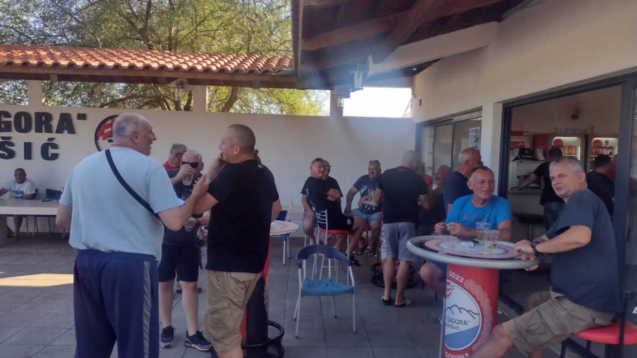 Druženje navijača Šibenika i Zagore u Unešiću uoči prijateljske utakmice