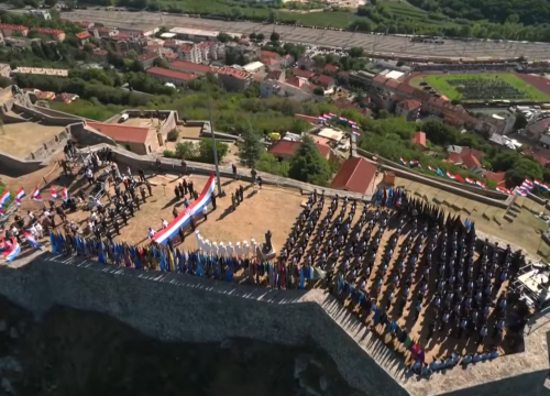 Tradicionalna budnica označila početak svečanosti u čast Dana pobjede i domovinske zahvalnosti u Kninu