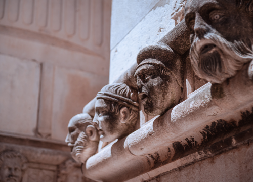 Tri radikalne promjene prezimenskog sastava u Šibeniku i županiji: Prva od 1649., druga od 1991., i treća koja je u punom zamahu