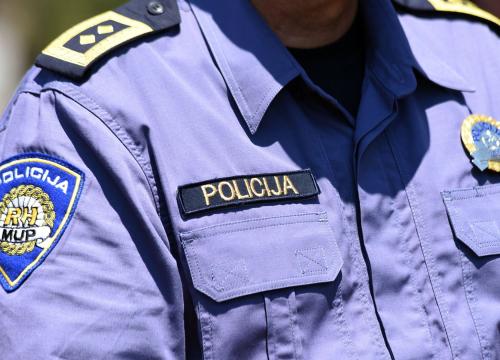 U Primoštenu ukraden automobil, u Bilom netko je Slovaku oštetio vozilo