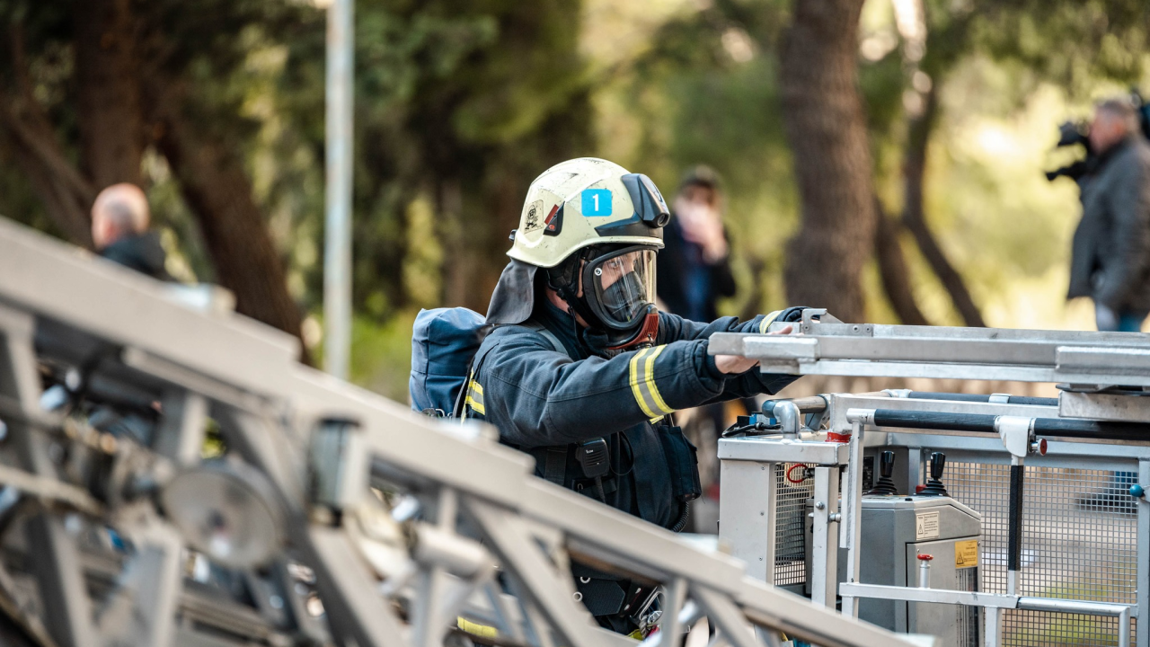 Kazneno prijavljen 47-godišnjak koji je nestručnim rukovanjem litionskim baterijama izazvao požar u kući u Vodicama