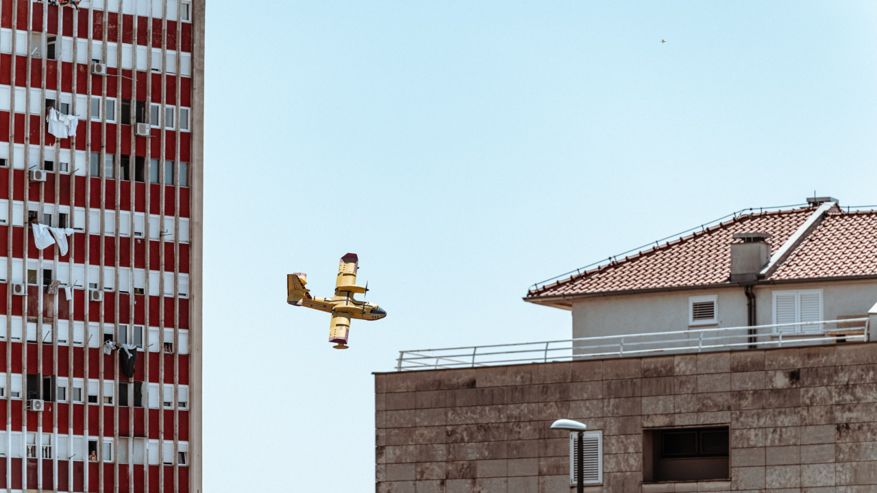 Hrvatska opet poslala kanader u pomoć Crnoj Gori