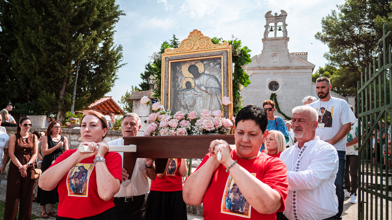 Blagdan Velike Gospe u Vrpolju: Brojni vjernici okupili se jutros na svečanom misnom slavlju