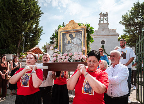 Blagdan Velike Gospe u Vrpolju: Brojni vjernici okupili se jutros na svečanom misnom slavlju