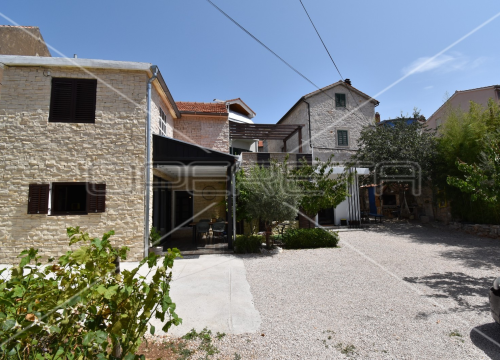 Fotografija 7 - FOTO Rijetka prilika: Opereta predstavlja novouređenu kuću u srcu Šibenika!