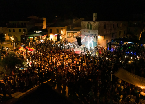 Ogenj večeras premijerno nastupa u Pirovcu, a Neno Belan stiže na veliku feštu u petak