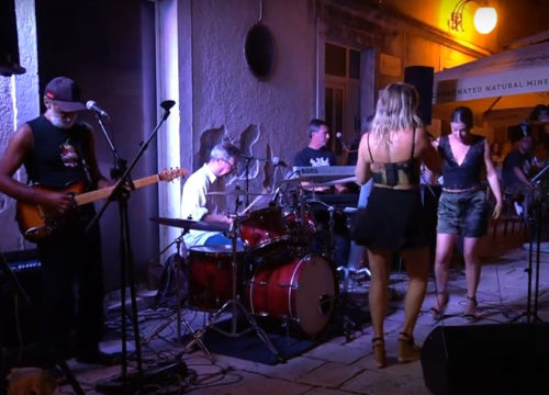 Top Band Cabaret večeras ispred zgrade šibenskog kazališta