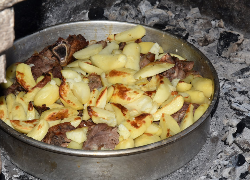 Fotografija 2 - Janjetina i stari običaji od Vrpolja do Visovca: Begovica – gurmansko blago koje vrijedi čuvati