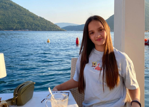 Mlada Šibenčanka Marta Bogdanović u finalu Međunarodnog dječjeg pjevačkog festivala Brežice