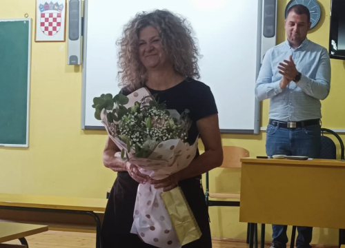U šibenskoj gimnaziji profesoricu Ružu Sekso ispratili u mirovinu: 'Hvala vam na svemu'
