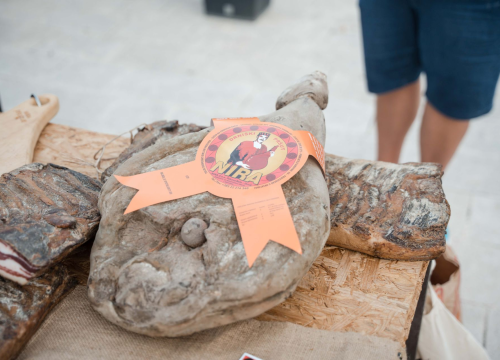 Susret drniških i istarskih proizvođača na Međunarodnom festivalu pršuta