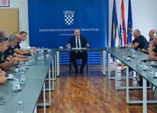 Branitelji iz Šibenika i Benkovca bili na sastanku s ministrom Medvedom. Izašli na stražnja vrata, nespremni za izjave