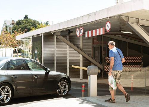 Kako riješiti problem ulaza u garažu ispod Poljane kad su gužve?: 'Katapult postaviti ispred rampe'