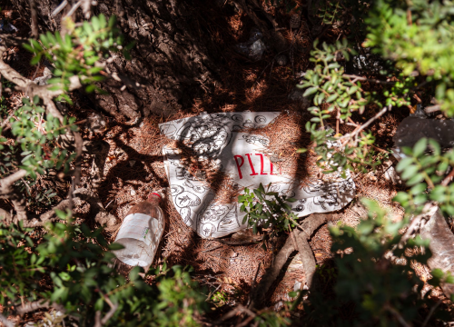 Smeće umjesto ljetne idile na stjenovitoj plaži u Brodarici: 'Već nakon četiri metra čišćenja vreća je puna'