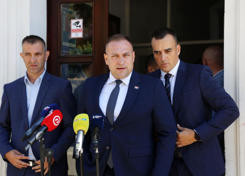 Ministar Vlajčić iz Drniša: 'Nakon procjepljivanja slijede zahtjevi za štetu od bedrenice'