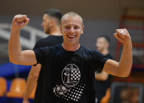 Fotografija 1 - FOTO Na sinoćnjoj prozivci 19 malonogometaša Crnice, u sklopu priprema 'Kup Grada Šibenika'