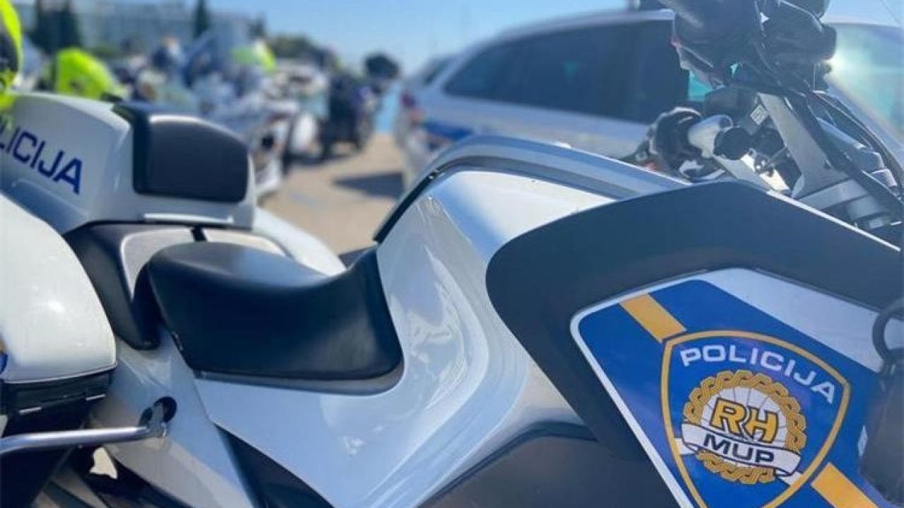 Maloljetnik po Šibeniku vozio tehnički neispravan motor bez položenog vozačkog ispita