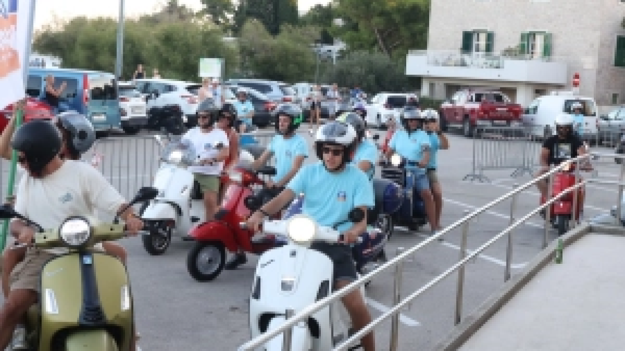 Osnovan vodički Vespa klub: 80 vespaša u defileu kroz Vodice, Srimu i Tribunj