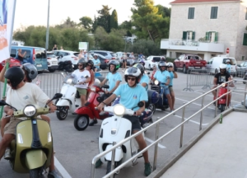 Osnovan vodički Vespa klub: 80 vespaša u defileu kroz Vodice, Srimu i Tribunj