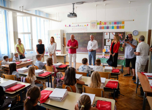 Gradonačelnik Burić dočekao prvašiće u OŠ Vidici: 'Danas je prekretnica i u dječjim i u roditeljskim životima'